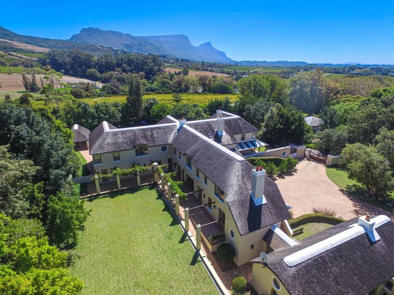 9 Bedroom Property for Sale in Constantia Western Cape